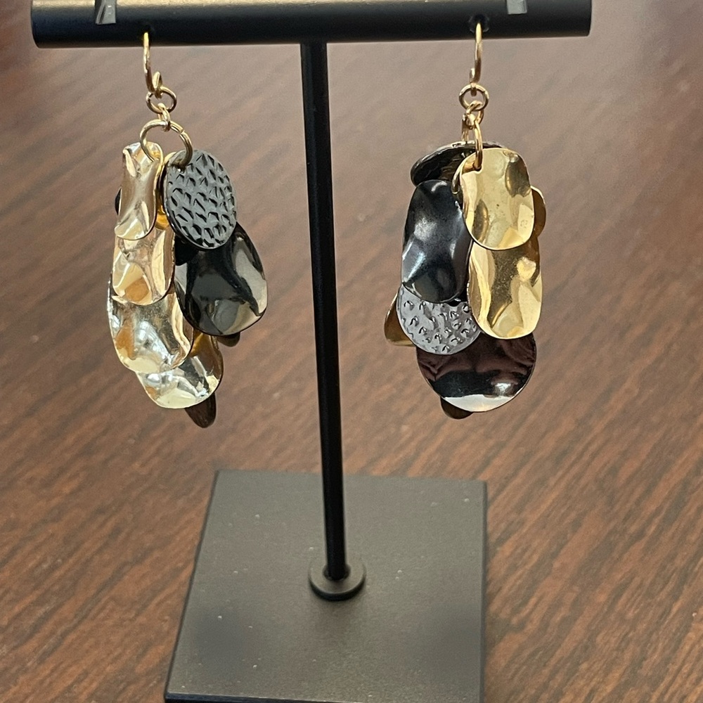 Dangle textured disc earrings
